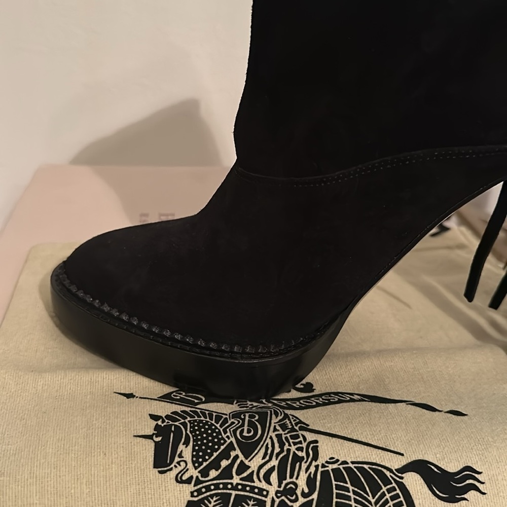Shoes - Picture 4 of 6